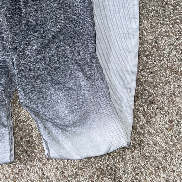 Ombré Style Stretch Workout Legging (M) - Picture 3 of 5